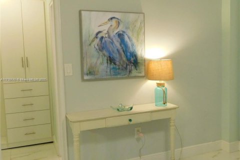 Condo in Hollywood, Florida, 1 bedroom  № 1764565 - photo 8