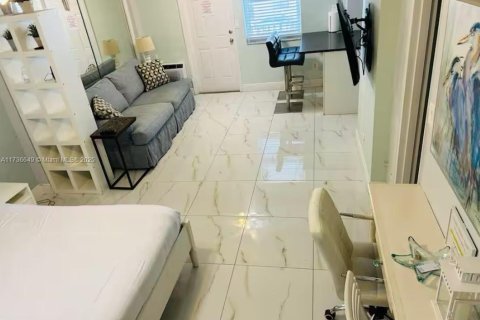 Condo in Hollywood, Florida, 1 bedroom  № 1764565 - photo 4