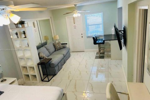 Condo in Hollywood, Florida, 1 bedroom  № 1764565 - photo 6