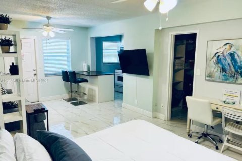 Condo in Hollywood, Florida, 1 bedroom  № 1764565 - photo 3