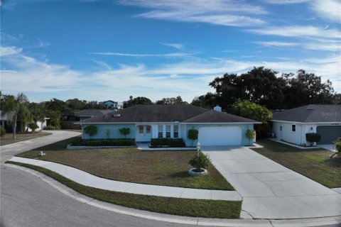 House in Sarasota, Florida 3 bedrooms, 190.64 sq.m. № 2229239 - photo 2