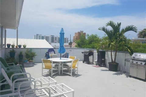 Immobilier commercial à vendre à Treasure Island, Floride: 705.31 m2 № 1749323 - photo 2