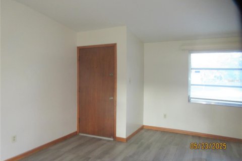 Casa en alquiler en Tampa, Florida, 3 dormitorios, 95.88 m2 № 1750718 - foto 10