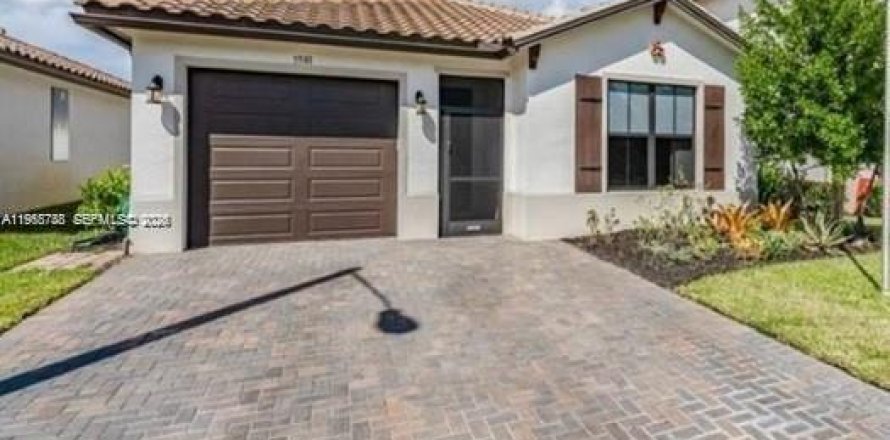 Villa ou maison à Ave Maria, Floride 3 chambres, 148.83 m2 № 2053249