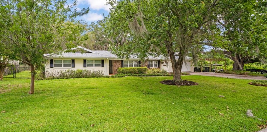 House in Clermont, Florida 3 bedrooms, 208.94 sq.m. № 1573939