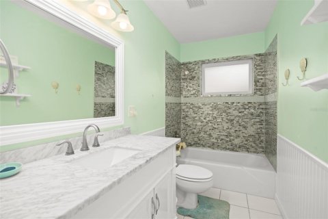 House in Clermont, Florida 3 bedrooms, 208.94 sq.m. № 1573939 - photo 12