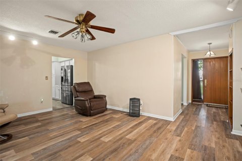 House in Clermont, Florida 3 bedrooms, 208.94 sq.m. № 1573939 - photo 6