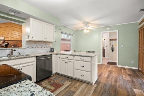 House in Clermont, Florida 3 bedrooms, 208.94 sq.m. № 1573939 - photo 27