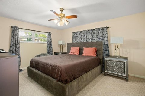 House in Clermont, Florida 3 bedrooms, 208.94 sq.m. № 1573939 - photo 15