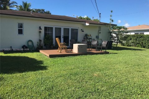 Снять в аренду виллу или дом в Майами, Флорида 3 спальни, 121.79м2, № 2006018 - фото 3