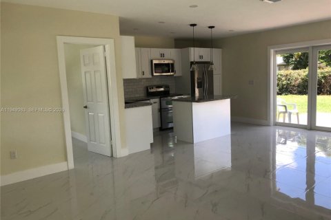 Снять в аренду виллу или дом в Майами, Флорида 3 спальни, 121.79м2, № 2006018 - фото 5