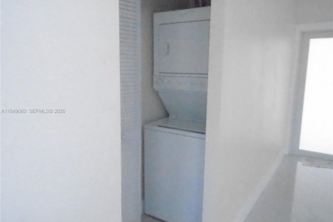 Снять в аренду виллу или дом в Майами, Флорида 3 спальни, 121.79м2, № 2006018 - фото 9