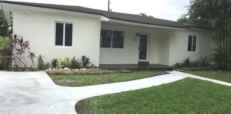 Дом в Майами, Флорида 3 спальни, 121.79м2 № 2006018