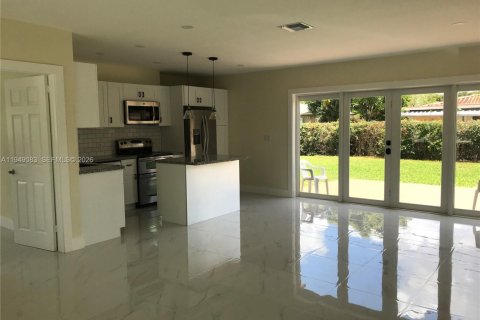 Снять в аренду виллу или дом в Майами, Флорида 3 спальни, 121.79м2, № 2006018 - фото 4