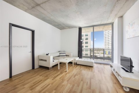 Condo in Miami, Florida, 1 bedroom № 1988067 - photo 7