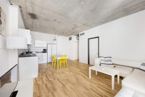 Condo in Miami, Florida, 1 bedroom № 1988067 - photo 6