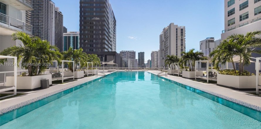 Condo in Miami, Florida, 1 bedroom № 1988067