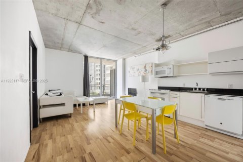 Condo in Miami, Florida, 1 bedroom № 1988067 - photo 3