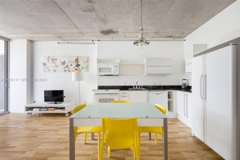 Condo in Miami, Florida, 1 bedroom № 1988067 - photo 4