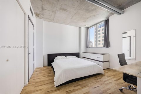 Condo in Miami, Florida, 1 bedroom № 1988067 - photo 9