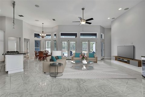 House in Spring Hill, Florida 5 bedrooms, 275.55 sq.m. № 2149476 - photo 9