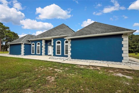 House in Spring Hill, Florida 5 bedrooms, 275.55 sq.m. № 2149476 - photo 3