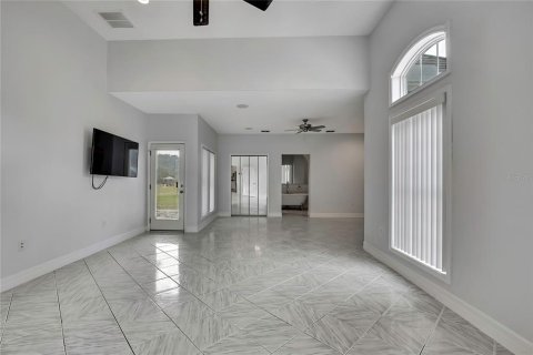 House in Spring Hill, Florida 5 bedrooms, 275.55 sq.m. № 2149476 - photo 22