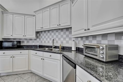 House in Spring Hill, Florida 5 bedrooms, 275.55 sq.m. № 2149476 - photo 17