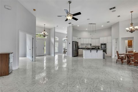 House in Spring Hill, Florida 5 bedrooms, 275.55 sq.m. № 2149476 - photo 7