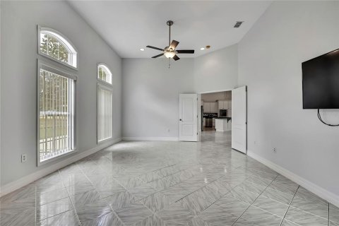 House in Spring Hill, Florida 5 bedrooms, 275.55 sq.m. № 2149476 - photo 26