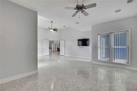 House in Spring Hill, Florida 5 bedrooms, 275.55 sq.m. № 2149476 - photo 24
