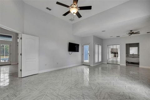 House in Spring Hill, Florida 5 bedrooms, 275.55 sq.m. № 2149476 - photo 23