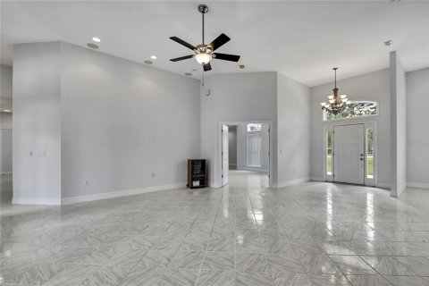House in Spring Hill, Florida 5 bedrooms, 275.55 sq.m. № 2149476 - photo 11