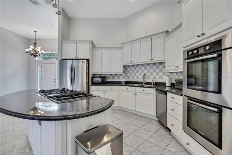 House in Spring Hill, Florida 5 bedrooms, 275.55 sq.m. № 2149476 - photo 16