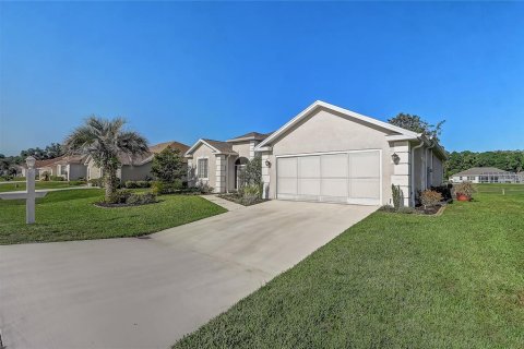 House in Ocala, Florida 3 bedrooms, 157.19 sq.m. № 1740432 - photo 1