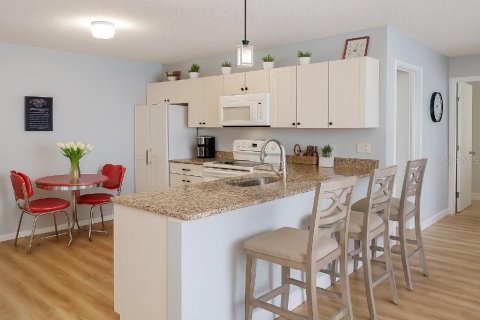 House in The Villages, Florida 2 bedrooms, 99.31 sq.m. № 1613797 - photo 5