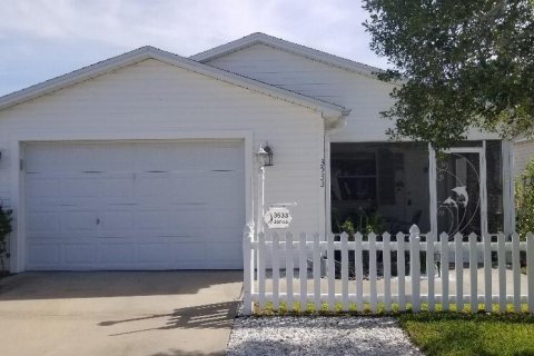 House in The Villages, Florida 2 bedrooms, 99.31 sq.m. № 1613797 - photo 1