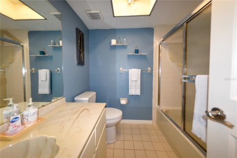 Купить кондоминиум в Кейп-Корал, Флорида 8 комнат, 119.47м2, № 1821012 - фото 5