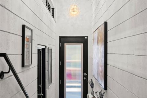 Adosado en venta en Tampa, Florida, 2 dormitorios, 112.13 m2 № 1841536 - foto 2