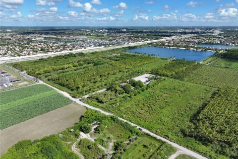 Commercial property in Homestead, Florida № 1817150 - photo 16