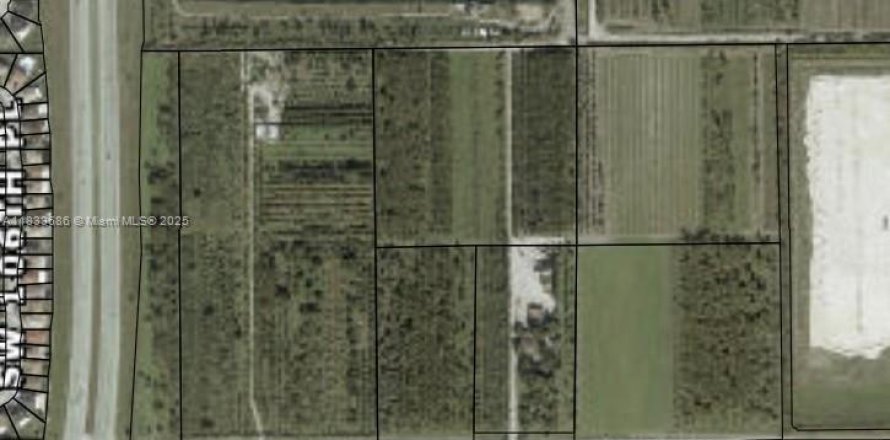 Commercial property in Homestead, Florida № 1817150