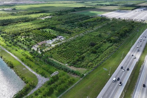 Commercial property in Homestead, Florida № 1817150 - photo 13