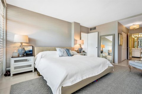 Condo in Palm Beach, Florida, 1 bedroom  № 2008721 - photo 10