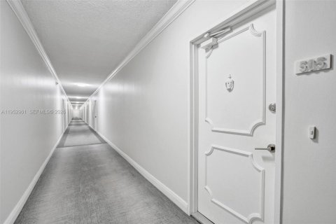 Condo in Palm Beach, Florida, 1 bedroom  № 2008721 - photo 16