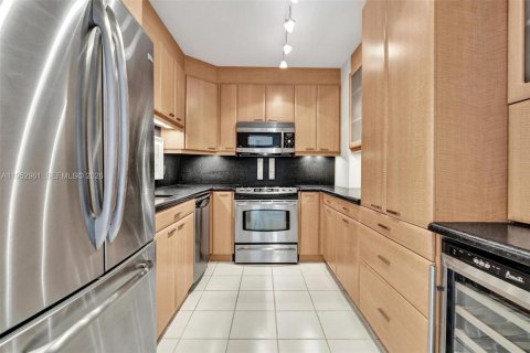 Condo in Palm Beach, Florida, 1 bedroom  № 2008721 - photo 4