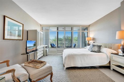 Condo in Palm Beach, Florida, 1 bedroom  № 2008721 - photo 11