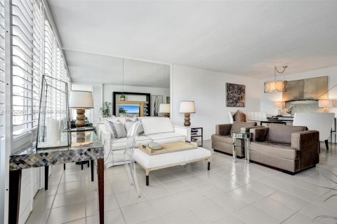 Condo in Palm Beach, Florida, 1 bedroom  № 2008721 - photo 9