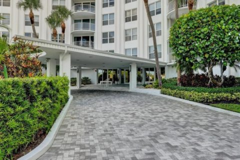 Condo in Palm Beach, Florida, 1 bedroom  № 2008721 - photo 23