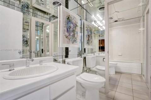 Condo in Palm Beach, Florida, 1 bedroom  № 2008721 - photo 14