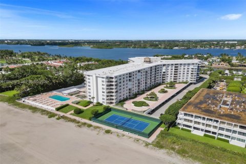 Condo in Palm Beach, Florida, 1 bedroom  № 2008721 - photo 28